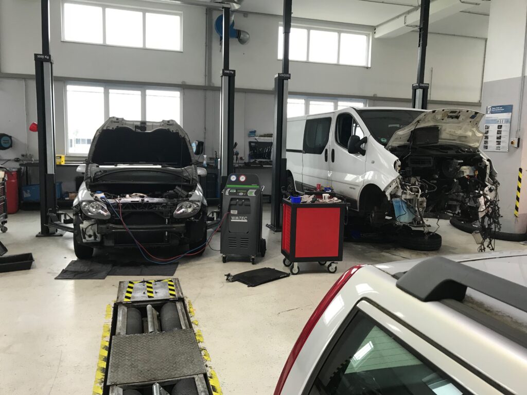 Hebebühnen KFZ-Meisterbetrieb Köln Bremsenprüfstand